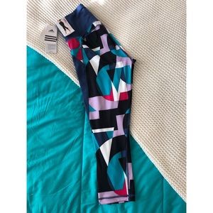 💜💙Adidas bold geometric capris legging! 💜💙